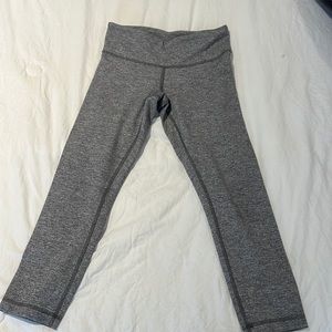 Lulu grey cropped leggings. Size 4.